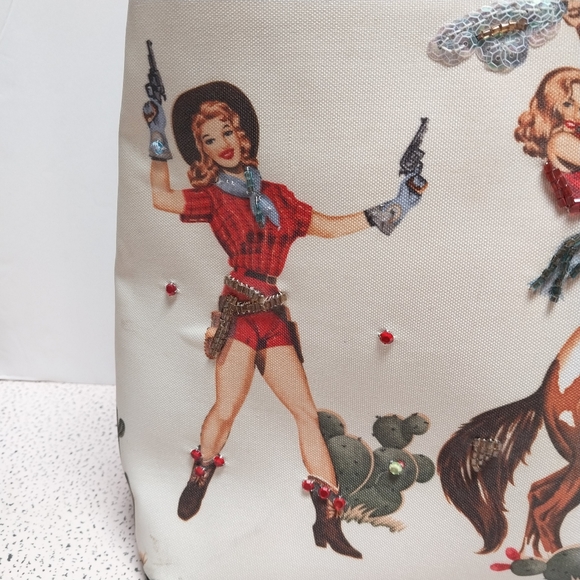 Cowgirl Tote - Picture 3 of 12